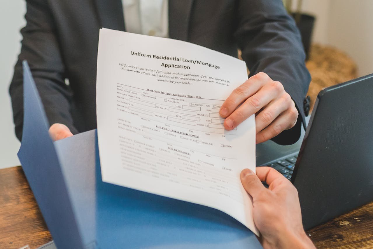 How Loan Software for Lenders Simplifies Loan Management